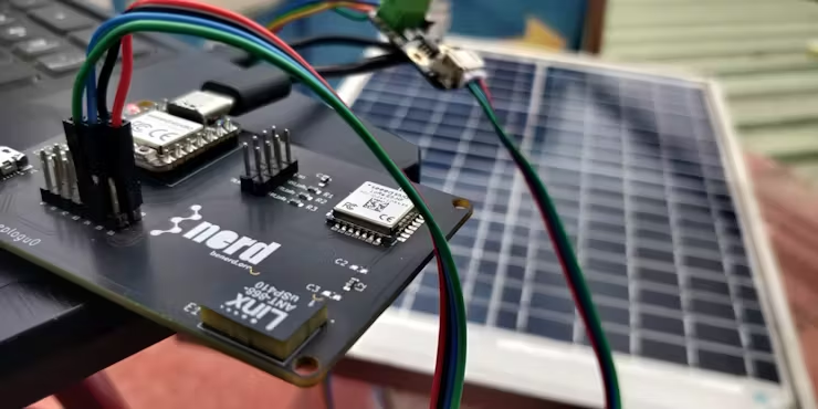 Seeed Wio-E5モジュールとFusion PCBAサービスを搭載したBlues & Qubitroによる太陽光PVモニタリングシステムの高度化